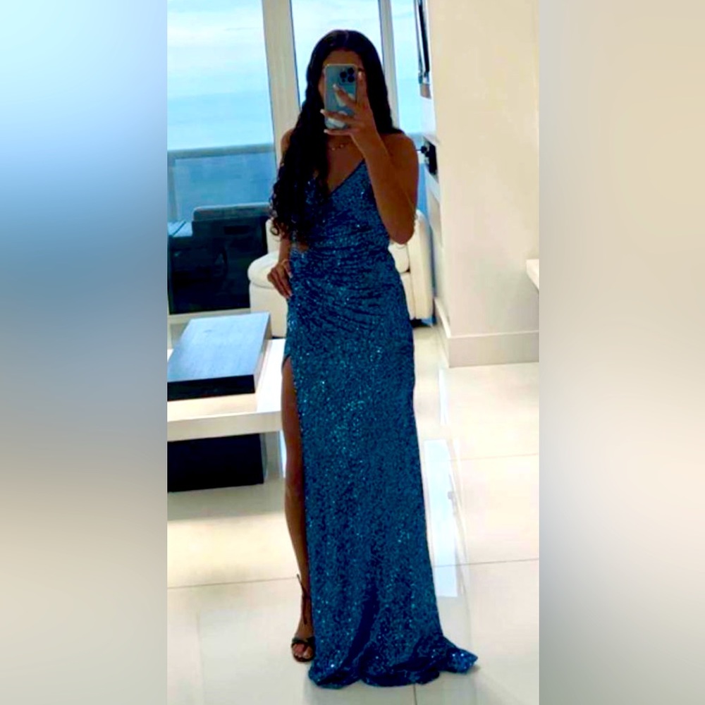 Long dress , size XS . Only used ones. Perfect condition . Blue